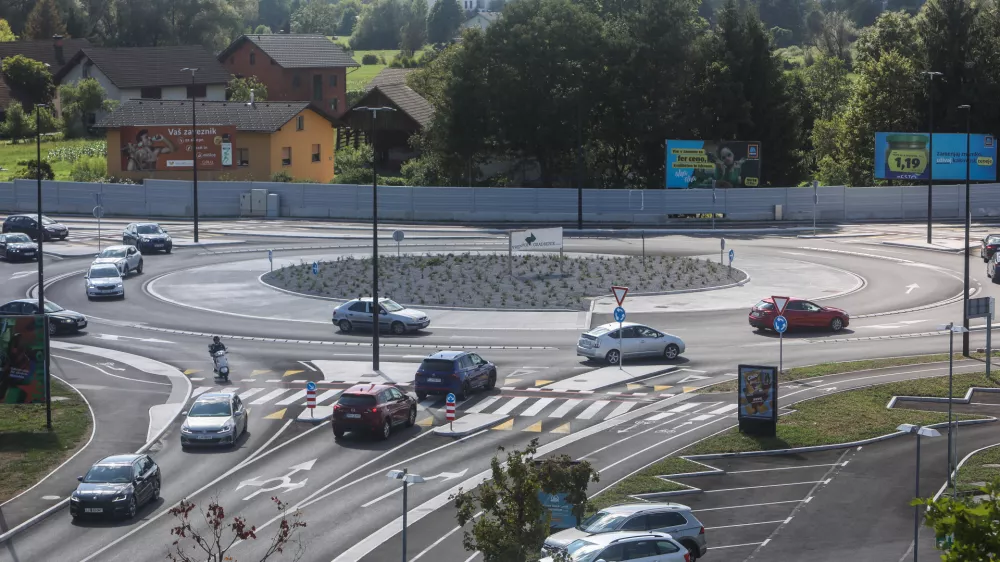 - 22.07.2025. - Prenovljeno Kroži&scaron;če na Rudniku v Ljubljani pri trgovinah Supernova in Eleclerc.//FOTO: Bojan Velikonja