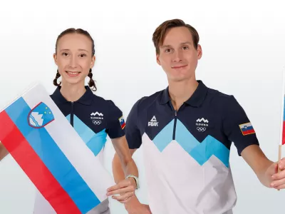 Ljubljana. Zastavonosi na otvoritvi zimskih olimpijskih iger 2026 Nika in Domen Prevc.