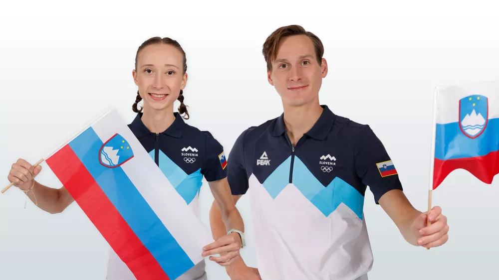 Ljubljana. Zastavonosi na otvoritvi zimskih olimpijskih iger 2026 Nika in Domen Prevc.