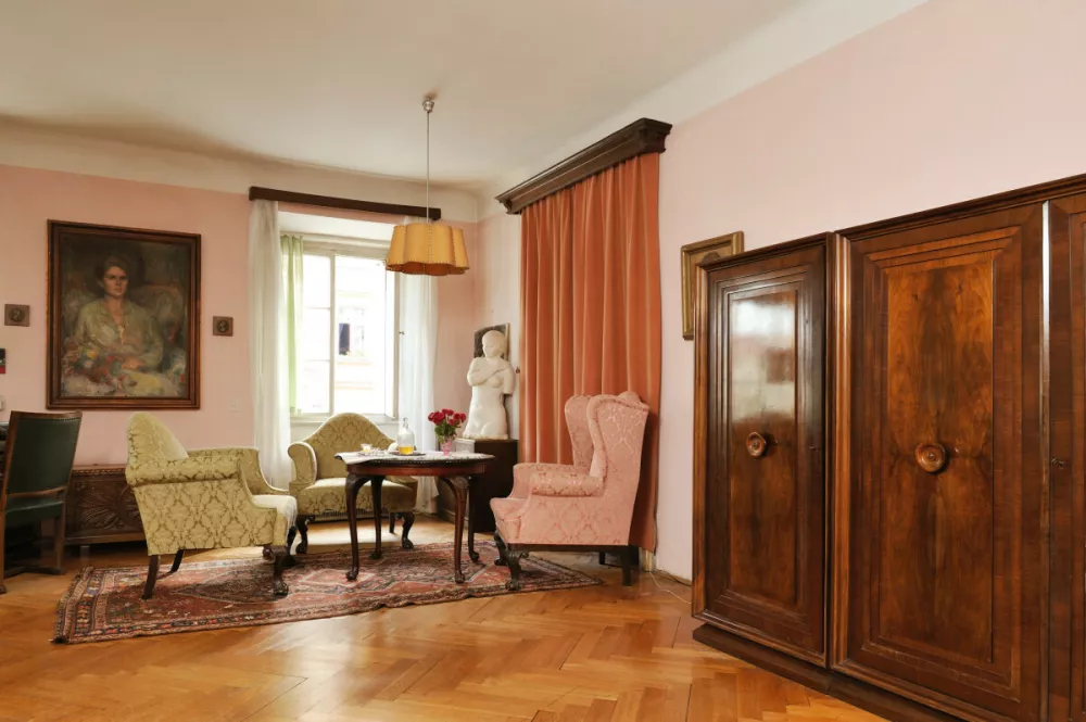 Ljubljansko pohi&scaron;tvo za Tita, &scaron;ejke in cesarja