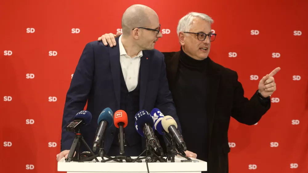 Matej Ta&scaron;ner Vatovec in Matjaž Han06.01.2026 - Predsednik SD Matjaž Han izjava za medije o aktualnih dogajanjih. Prestop poslanca Levice v SDFoto: Luka Cjuha