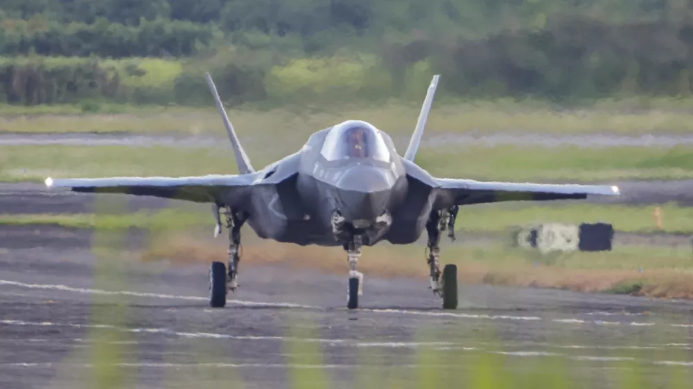 FILED - 13 September 2025, Puerto Rico, Ceiba: A Lockheed Martin F-35B fighter jet taxis along the runway at Roosevelt Roads Naval Station after landing. Amidst the conflict between the United States and Venezuela, the Caribbean island nation of Trinidad and Tobago has allowed US military aircraft to use its airports for logistical purposes, the country's Foreign Ministry said on Monday. Photo: Kendall Torres Cort&eacute;s/dpa