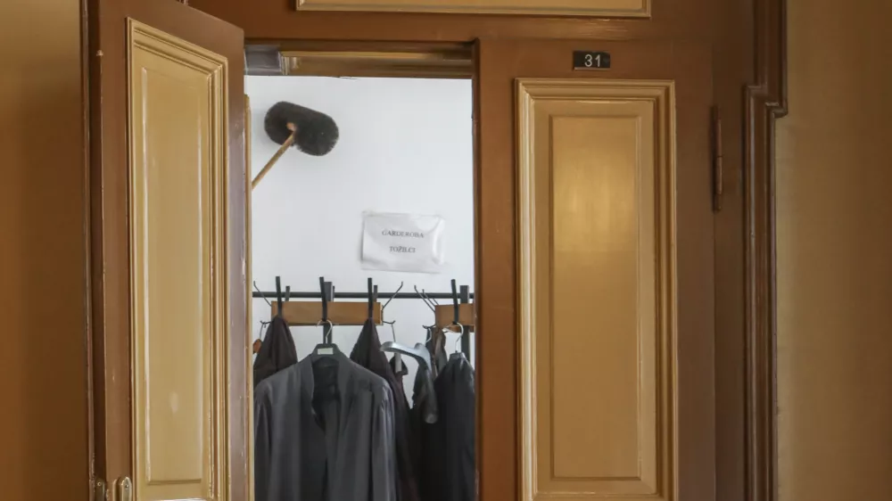 14.10.2025 - simbolična fotografija - sodi&scaron;če - sodstvo - tožilec - tožilstvo - toga - Foto: Luka Cjuha