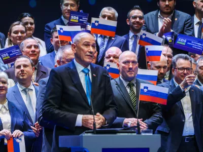 Ljubljana, Odiseja.Predvolilna konvencija SDS, na kateri so kandidati SDS za drzavnozborske volitve predstavili program Za Slovenijo, ob 37. obletnici ustanovitve obeh predhodnic SDS (SDZ in SDSS) pa bodo podelili tudi najvisje priznanje stranke, diamantni znak SDS.