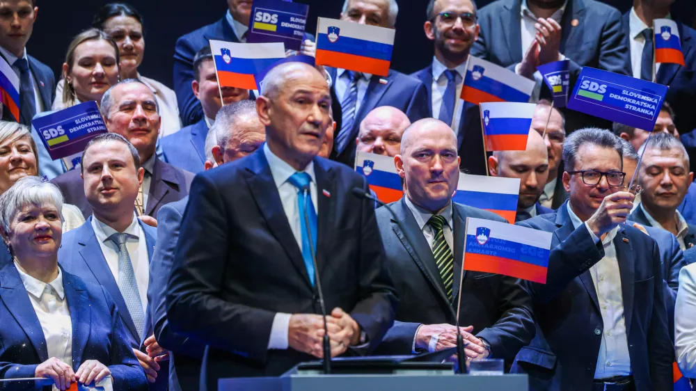 Ljubljana, Odiseja.Predvolilna konvencija SDS, na kateri so kandidati SDS za drzavnozborske volitve predstavili program Za Slovenijo, ob 37. obletnici ustanovitve obeh predhodnic SDS (SDZ in SDSS) pa bodo podelili tudi najvisje priznanje stranke, diamantni znak SDS.