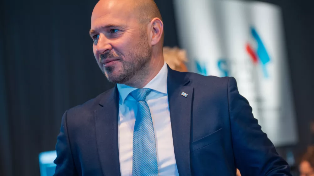 Polzela, Sportna dvorana Polzela.Volilni kongres NSi.Kandidat za predsednika stranke NSi Jernej Vrtovec.