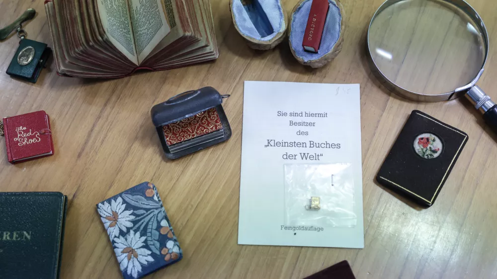 Miniaturne knjige: kupovali so jih za srečo