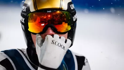 Italija, Predazzo.Zimske olimpijske igre 2026.Smucarski skoki, velika skakalnica, superekipna tekma moskih dvojic.Slovenski skakalec Domen Prevc.