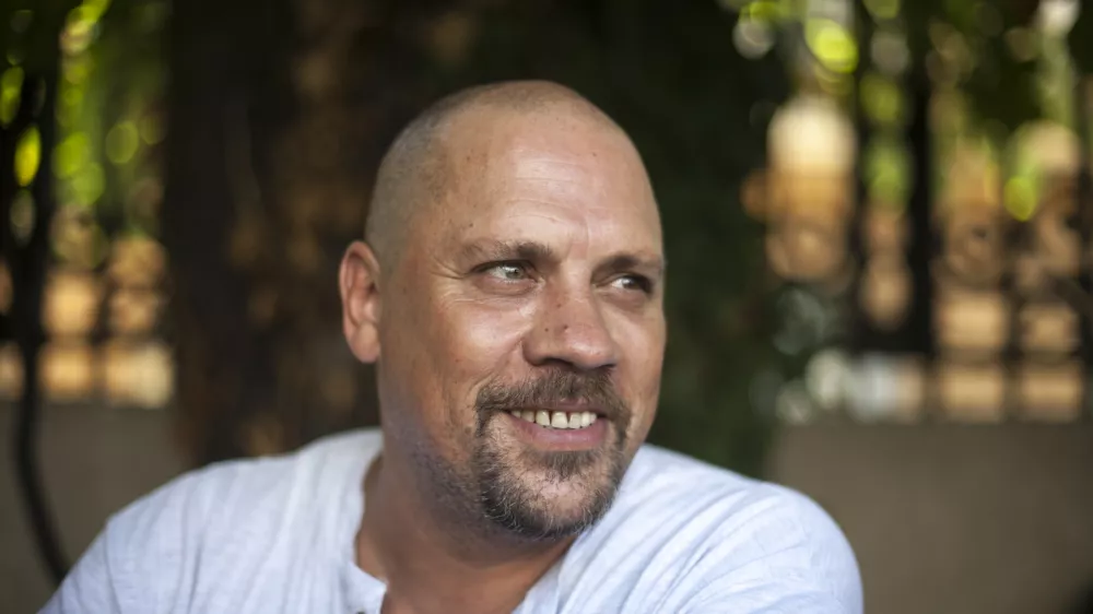 Boris Dežulović, hrva&scaron;ki novinar in književnik, Dnevnikov kolumnist    ///FOTO: Luka CjuhaOPOMBA: ZA OBJAVO V PRILOGI &ndash; DNEVNIKOV OBJEKTIV - INTERVJU 2015. / Foto: Luka Cjuha