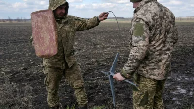 FILE PHOTO: Servicemen of the 68th Oleksa Dovbush Separate Jaeger Brigade of the Armed Forces of Ukraine set up Starlink satellite internet system, amid Russia's attack on Ukraine, near the frontline town of Pokrovsk in Donetsk region, Ukraine April 10, 2025. REUTERS/Inna Varenytsia/File Photo