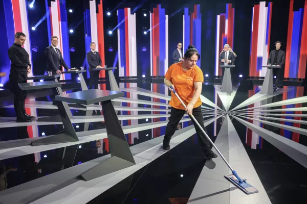 Vladimir Prebilič, Anže Logar, Matjaž Han, Miha Kordi&scaron;, Robert Golob, Luka Mesec- 19.02.2026 - Prvo soočenje predsednikov strank na RTV SLO - parlamentarne volitve 2026//FOTO: Jaka Gasar