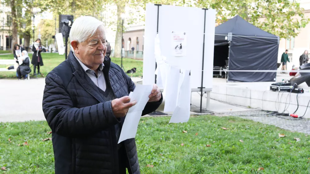 11.10.2025. Milan Kučan. Festival miru. Branje imen ubitih palestinskih otrok. Foto: Bojan Velikonja 