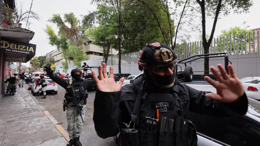 National Guards remove pedestrians by the General Prosecutor's headquarters in Mexico City, Sunday, Feb. 22, 2026, after the death of the leader of the Jalisco New Generation Cartel, Nemesio Rub&eacute;n Oseguera Cervantes, known as "El Mencho." (AP Photo/Ginette Riquelme)