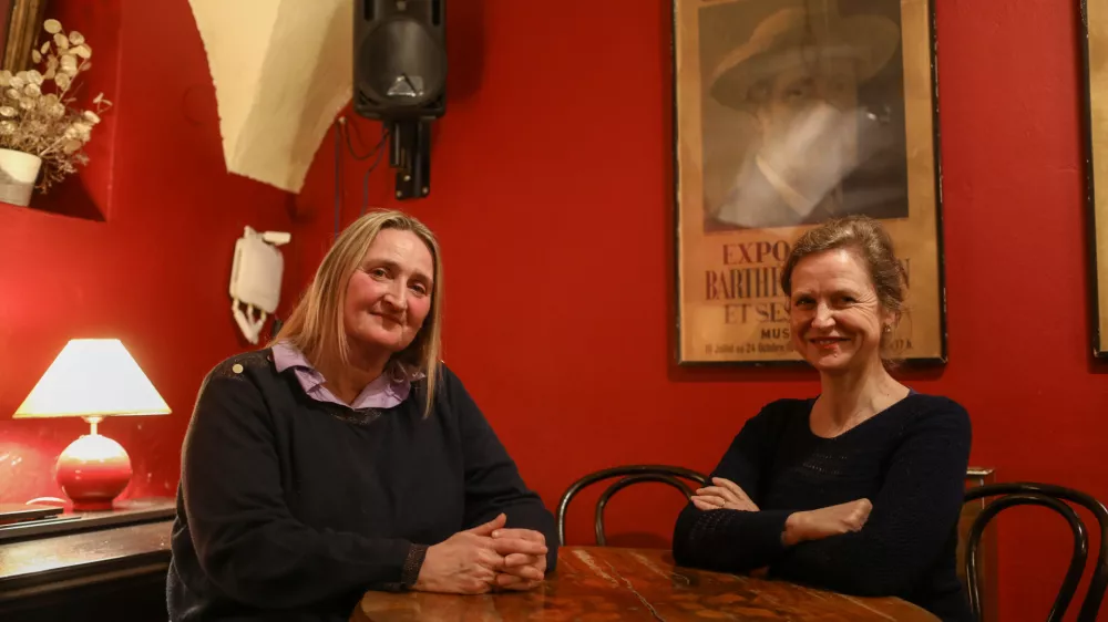 06.03.2024 - Maja Weiss in Nata&scaron;a Konc Lorenzutti, ki sta skupaj sodelovali pri novem dokumentarcu Zajeti v izviru - Slovenski otroci LebensbornaFoto: Luka Cjuha