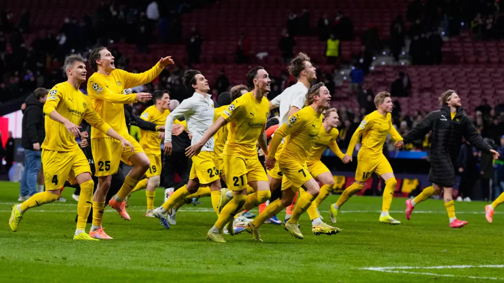 Bodo Glimt players celebrate at the end of the Champions League opening phase soccer match between Atletico Madrid and Bodo Glimt in Madrid, Spain, Wednesday, Jan. 28, 2026. (AP Photo/Manu Fernandez)