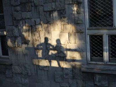 PREGLED LETA 2013 - - ilustrativna fotografija 2013 - ljubezen - klop - park - senca - //FOTO: Luka Cjuha