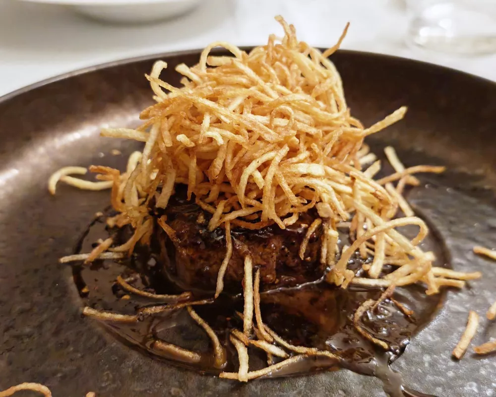 File mignon, Gostilna As