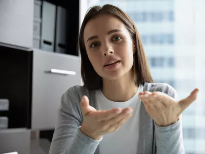 Če se pogovarjate sami s seboj, je to lahko znak visoke inteligence. / Foto: Istock