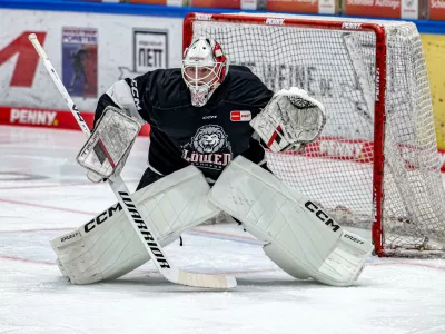 Dustin Tokarski je do prihoda v Ljubljano v leto&scaron;nji sezoni igrah v Frankfurtu v elitni nem&scaron;ki ligi. 