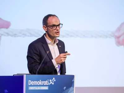 Portoroz, Hotel Slovenija.Programski kongres stranke Demokrati pod vodstvom Anzeta Logarja, na katerem so predstavili program Uspesna Slovenija.