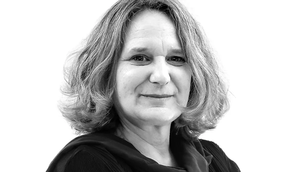 Mateja A Hrastar- Redakcija Dnevnik 2024 - portreti za komentarje in kolumne - kolumnisti - komentatorji &ndash; novinarji - portret //FOTO: Luka Cjuha