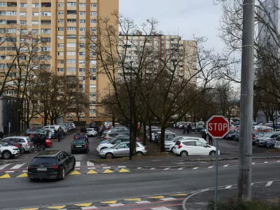 I&scaron;čejo re&scaron;itve za nočno parkirno stisko