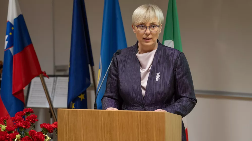 Izola, InnoRenew CoE.Festival zlate oljcne vejice v organizaciji Drustva oljkarjev slovenske Istre, na katerem so podelili nagrade in priznanja najbolj kvalitetnim in najbolj vsecnim oljem, pridelanim v minulem letu, na katerem je imela nagovor predsednica republike Natasa Pirc Musar.