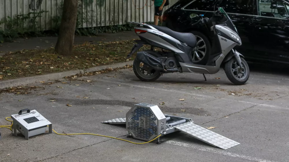 11.7.2025 - policija, nadzor prometa, lahka motorna vozila, skuter, moped, varnost v prometruFoto: Luka Cjuha