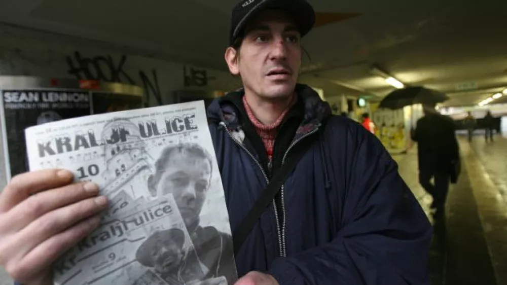 Kralji ulice - prva slovenska revija za brezdomstvo in sorodno socialno problematiko, brezdomci, - Reportaža v Ljubljani &ndash; , //FOTO: Bojan Velikonja  OPOMBA: ZA OBJAVO V PRILOGI &ndash; DNEVNIKOV OBJEKTIV - REPORTAŽA