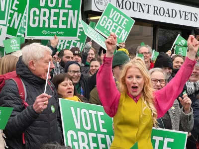 Hannah Spencer, Green Party's candidate for the Gorton and Denton by-election in Manchester, joins supporters for a campaign, in Manchester, Britain, February 13, 2026. REUTERS/Andy Bruce