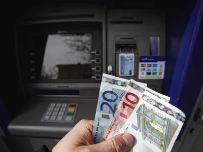 S tako imenovano phishing prevaro so si Romuni v enajstih dneh z bankomatov prisvojili več kot 46.000 evrov.&nbsp;