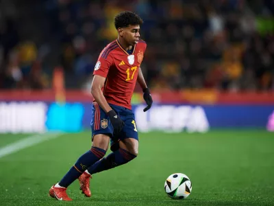 Čeprav je star vsega 16 let, Lamine Yamal že navdu&scaron;uje v dresu Barcelone in &scaron;panske reprezentance.&nbsp;