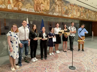 Minuli torek so predstavnike Zlate pentljice sprejeli v državnem zboru, kjer so brez zadržkov spregovorili o bolezni, zdravljenju in težavah.&nbsp;