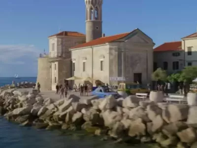 Filmarji so za kuliso nekaterih akcijskih prizorov v filmu The Union izbrali Piran. Snemanje je potekalo septembra 2022, v teh dneh pa je iz&scaron;el napovednik za film. 