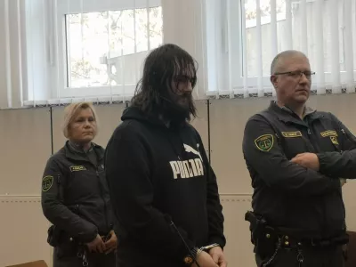  Sebastien Abramov &scaron;e vedno ni spregovoril o tragičnem dogodku marca 2015, zavrnil pa je krivdo po obtožnici.