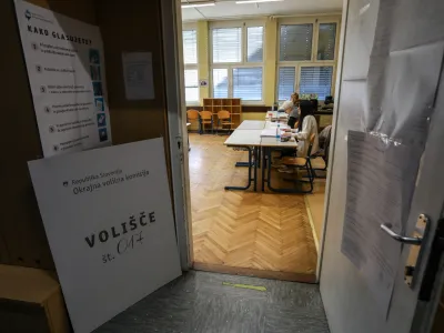 - volišče - <br><br>- 27.11.2022 – Referendumi 2022 – glasovanje o treh zakonodajnih referendumih, in sicer o noveli Zakona o vladi, noveli Zakona o dolgotrajni oskrbi in noveli Zakona o Radioteleviziji Slovenija <br><br> <br><br>//FOTO: Luka Cjuha