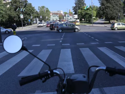 ﻿- križišče Vilharjeva cesta - Topniška ulica, - 01.09.2016 - Ljubljanske ulice - predlogi za novo ureditev enosmernega prometa v Ljubljani -   //FOTO: Jaka Gasar