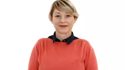 Nataša Bucik OzebekZA ONLINE - Redakcija Dnevnik 2024 - portreti za komentarje in kolumne - kolumnisti - komentatorji – novinarji - portret //FOTO: Luka Cjuha / Foto: Luka Cjuha