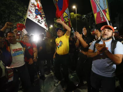 29 July 2024, Venezuela, Caracas: People celebrate on the streets after the National Electoral Council (CNE) declared Nicolas Maduro the winner of the presidential elections. The opposition did not recognize the official result and announced that Venezuela had a new president named Gonzalez Urrutia. Photo: Jeampier Arguinzones/dpa