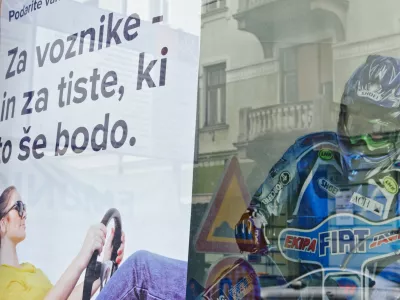 - ilustrativna fotografijavozni&scaron;ko dovoljenje,mladi voznik,mlada voznica,varna vožnja,promet,varnost na cesti,motorist//FOTO: Tomaž Zajel&scaron;nik
