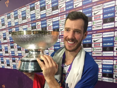 Goran Dragić leta 2017 po največjem uspehu kariere, ko je kot kapetan slovensko reprezentanco popeljal do naslova evropskega prvaka in bil najkoristnejši igralec (MVP) turnirja. Foto: Arhiv Dnevnika