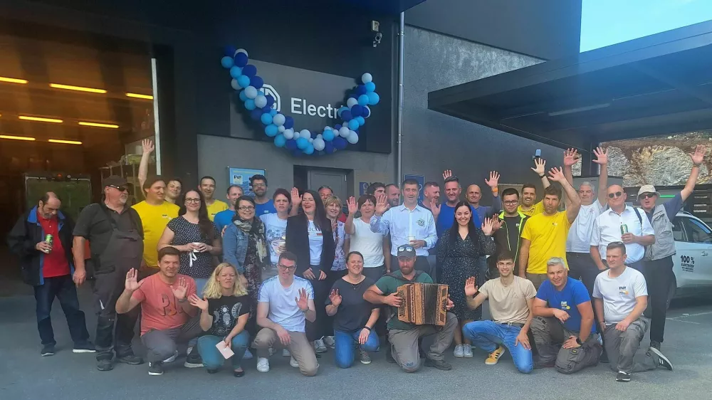 Ekipa podjetja Plan-net Solar, ki spodbuja trajnostno energijo s pomočjo zanesljivih tehnolo&scaron;kih re&scaron;itev in visoke kakovosti storitev ter komponent. Foto: Plan-net Solar