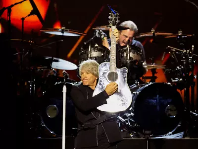 Honoree Jon Bon Jovi performs on stage during the MusiCares Person of the Year Gala in Los Angeles, California, U.S., February 2, 2024. / Foto: Reuters/mario Anzuoni/