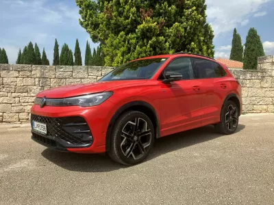 Zunanjost je sicer v&scaron;ečna, a bi lahko bila drznej&scaron;a. Kombinacija dizelskega motorja, samodejnega menjalnika in &scaron;tirikolesnega pogona je vrhunska. Foto:&nbsp;Matej &Scaron;takul