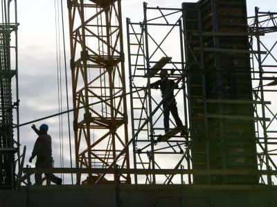 - simbolična fotografija - gradbeni&scaron;tvo - gradbena dela, gradbeni oder - delavci - delo na črno (&scaron;u&scaron;marji) - - - 07.05.2015 - gradbi&scaron;če ob Gerbičevi in Koprski ulici za novi Nacionalni gimnastični center Cerar-Pegan-Petkov&scaron;ek, gradnja sodobnega gimnastičnega centra za razvoj vseh &scaron;portnih panog pod okriljem Gimnastične zveze Slovenije,//FOTO: Tomaž Skale