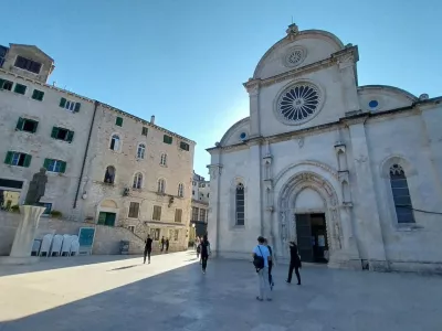 Zgodbo staremu mestnemu jedru &Scaron;ibenika da mogočna katedrala sv. Jakova, ki je nastala zahvaljujoč soli. 