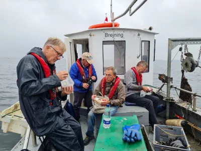 Pri "vrtičkanju" s klapavicami, že dolgo ne gre več za &scaron;koljke, temveč za dobro družbo in občutek, da so &scaron;e vedno koristni.