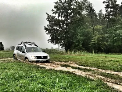 S &scaron;tirikolesnim pogonom so praviloma opremljeni (&scaron;portni) terenci, da so kos tudi težkim razmeram na terenu. Pravilna uporaba priklopljivega &scaron;tirikolesnega pogona zahteva kar nekaj znanja. Foto: AMZS