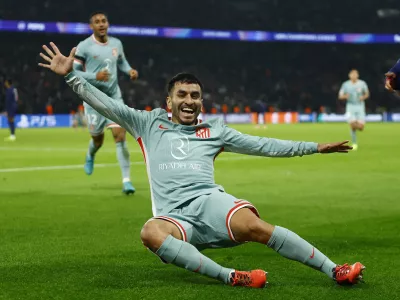 Soccer Football - Champions League - Paris St Germain v Atletico Madrid - Parc des Princes, Paris, France - November 6, 2024 Atletico Madrid's Angel Correa celebrates scoring their second goal REUTERS/Christian Hartmann