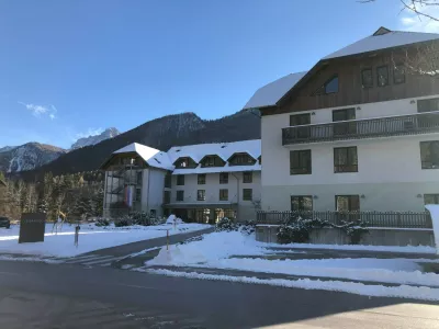 dom starej&scaron;ih občanov Viharnik Kranjska Gora